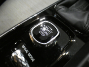 ボルボ V60 V60 T5 ｲﾝｽｸﾘﾌﾟｼｮﾝ　追ACC･LKA･ LCMA 茶革 ﾋｰﾀｰ ﾍﾞﾝﾁﾚｰﾀｰ ﾏｯｻｰｼﾞ☆革張りﾀﾞｯｼｭﾎﾞｰﾄﾞ ☆ﾊﾟﾉﾗﾏSR ﾀｯﾁｽｸﾘｰﾝHDDﾅﾋﾞTV harmank 全周囲ｶﾒﾗ ﾍｯﾄﾞｱｯﾌﾟDSP LEDﾗｲﾄ ｵｰﾄﾃｰﾙｹﾞｰﾄ 18AW　2年保証