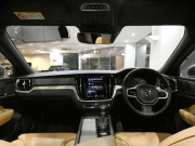 ボルボ V60 V60 T5 ｲﾝｽｸﾘﾌﾟｼｮﾝ　追ACC･LKA･ LCMA 茶革 ﾋｰﾀｰ ﾍﾞﾝﾁﾚｰﾀｰ ﾏｯｻｰｼﾞ☆革張りﾀﾞｯｼｭﾎﾞｰﾄﾞ ☆ﾊﾟﾉﾗﾏSR ﾀｯﾁｽｸﾘｰﾝHDDﾅﾋﾞTV harmank 全周囲ｶﾒﾗ ﾍｯﾄﾞｱｯﾌﾟDSP LEDﾗｲﾄ ｵｰﾄﾃｰﾙｹﾞｰﾄ 18AW　2年保証