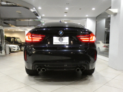 BMW X6 X6M　☆Indivi外装色 Dｱｼｽﾄ ﾚｰﾝDW ﾚｰﾝCHW ﾍｯﾄﾞｱｯﾌﾟDSP 黒革 全席ﾋｰﾀｰ iﾄﾞﾗｲﾌﾞﾅﾋﾞ(第6世代ﾀｯﾁP対応) Bｶﾒﾗ ﾄｯﾌﾟ･ｻｲﾄﾞﾋﾞｭｰｶﾒﾗ PDC LEDﾗｲﾄ ｱﾝﾋﾞｴﾝﾄﾗｲﾄ 専用ｴｸｽﾃﾘｱ&21AW 575PS　2年保証