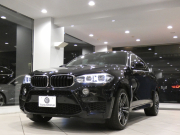 BMW X6 X6M　☆Indivi外装色 Dｱｼｽﾄ ﾚｰﾝDW ﾚｰﾝCHW ﾍｯﾄﾞｱｯﾌﾟDSP 黒革 全席ﾋｰﾀｰ iﾄﾞﾗｲﾌﾞﾅﾋﾞ(第6世代ﾀｯﾁP対応) Bｶﾒﾗ ﾄｯﾌﾟ･ｻｲﾄﾞﾋﾞｭｰｶﾒﾗ PDC LEDﾗｲﾄ ｱﾝﾋﾞｴﾝﾄﾗｲﾄ 専用ｴｸｽﾃﾘｱ&21AW 575PS　2年保証