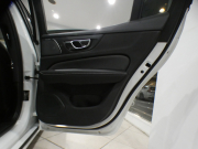 ボルボ S60 S60 B5 Rﾃﾞｻﾞｲﾝ　 ｼﾃｨｾｰﾌﾃｨ ACC･BLIS 黒半革 全席ﾋｰﾀｰ ☆ﾊﾟﾉﾗﾏSR ☆革張りﾀﾞｯｼｭﾎﾞｰﾄﾞ ﾀｯﾁｽｸﾘｰﾝHDDﾅﾋﾞ ☆B&Wｻｳﾝﾄﾞ全周囲ｶﾒﾗ ﾜｲﾔﾚｽCH ﾍｯﾄﾞｱｯﾌﾟDSP LEDﾗｲﾄ Rﾃﾞｻﾞｲﾝ専用ｴｸｽﾃﾘｱ ☆OP19AW　2年保証