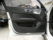 ボルボ S60 S60 B5 Rﾃﾞｻﾞｲﾝ　 ｼﾃｨｾｰﾌﾃｨ ACC･BLIS 黒半革 全席ﾋｰﾀｰ ☆ﾊﾟﾉﾗﾏSR ☆革張りﾀﾞｯｼｭﾎﾞｰﾄﾞ ﾀｯﾁｽｸﾘｰﾝHDDﾅﾋﾞ ☆B&Wｻｳﾝﾄﾞ全周囲ｶﾒﾗ ﾜｲﾔﾚｽCH ﾍｯﾄﾞｱｯﾌﾟDSP LEDﾗｲﾄ Rﾃﾞｻﾞｲﾝ専用ｴｸｽﾃﾘｱ ☆OP19AW　2年保証