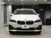 BMW 2シリーズ 218iｸﾞﾗﾝﾂｱﾗｰ ﾗｸﾞｼﾞｭｱﾘｰ ADｾｰﾌﾃｨPKG　☆有償ｶﾗｰ ☆後期 追ACC ﾚｰﾝDW 白革 ﾋｰﾀｰ iﾄﾞﾗｲﾌﾞﾅﾋﾞ(第6世代ﾀｯﾁP対応) ﾍｯﾄﾞｱｯﾌﾟDSP Bｶﾒﾗ PDC LEDﾗｲﾄ ｵｰﾄﾃｰﾙｹﾞｰﾄ　2年保証