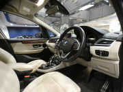 BMW 2シリーズ 218iｸﾞﾗﾝﾂｱﾗｰ ﾗｸﾞｼﾞｭｱﾘｰ ADｾｰﾌﾃｨPKG　☆有償ｶﾗｰ ☆後期 追ACC ﾚｰﾝDW 白革 ﾋｰﾀｰ iﾄﾞﾗｲﾌﾞﾅﾋﾞ(第6世代ﾀｯﾁP対応) ﾍｯﾄﾞｱｯﾌﾟDSP Bｶﾒﾗ PDC LEDﾗｲﾄ ｵｰﾄﾃｰﾙｹﾞｰﾄ　2年保証