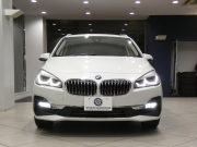 BMW 2シリーズ 218iｸﾞﾗﾝﾂｱﾗｰ ﾗｸﾞｼﾞｭｱﾘｰ ADｾｰﾌﾃｨPKG　☆有償ｶﾗｰ ☆後期 追ACC ﾚｰﾝDW 白革 ﾋｰﾀｰ iﾄﾞﾗｲﾌﾞﾅﾋﾞ(第6世代ﾀｯﾁP対応) ﾍｯﾄﾞｱｯﾌﾟDSP Bｶﾒﾗ PDC LEDﾗｲﾄ ｵｰﾄﾃｰﾙｹﾞｰﾄ　2年保証