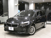 BMW 2シリーズ 218iｸﾞﾗﾝﾂｱﾗｰ ｱﾄﾞﾊﾞﾝｽﾄｱｸﾃｨﾌﾞｾｰﾌﾃｨPKG　☆後期 ☆追ACC ﾚｰﾝDW ｼｰﾄﾋｰﾀｰ iﾄﾞﾗｲﾌﾞﾅﾋﾞ(第6世代ﾀｯﾁP対応) ☆ﾍｯﾄﾞｱｯﾌﾟDSP Bｶﾒﾗ PDC LEDﾗｲﾄ ｵｰﾄﾃｰﾙｹﾞｰﾄ　2年保証