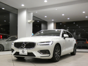 ボルボ V60 V60 T5 ｲﾝｽｸﾘﾌﾟｼｮﾝ　追ACC･LKA･ LCMA 茶革 ﾋｰﾀｰ ﾍﾞﾝﾁﾚｰﾀｰ ﾏｯｻｰｼﾞ ☆OPｲﾝﾃﾘｱﾄﾘﾑ ﾀｯﾁｽｸﾘｰﾝHDDﾅﾋﾞTV harmank 全周囲ｶﾒﾗ ﾍｯﾄﾞｱｯﾌﾟDSP LEDﾗｲﾄ ｵｰﾄﾃｰﾙｹﾞｰﾄ 18AW　2年保証