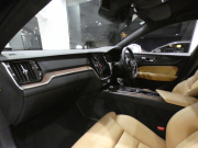 ボルボ V60 V60 T5 ｲﾝｽｸﾘﾌﾟｼｮﾝ　追ACC･LKA･ LCMA 茶革 ﾋｰﾀｰ ﾍﾞﾝﾁﾚｰﾀｰ ﾏｯｻｰｼﾞ ☆OPｲﾝﾃﾘｱﾄﾘﾑ ﾀｯﾁｽｸﾘｰﾝHDDﾅﾋﾞTV harmank 全周囲ｶﾒﾗ ﾍｯﾄﾞｱｯﾌﾟDSP LEDﾗｲﾄ ｵｰﾄﾃｰﾙｹﾞｰﾄ 18AW　2年保証