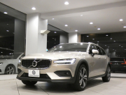 ボルボ V60 V60 ｸﾛｽｶﾝﾄﾘｰ ｱﾙﾃｨﾒｯﾄB5 AWD　☆1ｵｰﾅｰ 追ACC･LKA･ LCMA 茶革 ﾋｰﾀｰ ﾍﾞﾝﾁﾚｰﾀｰ ﾏｯｻｰｼﾞ ☆ｽﾃｱﾋｰﾀｰ ☆革張りﾀﾞｯｼｭﾎﾞｰﾄﾞ ☆Googleﾅﾋﾞ harmank 全周囲ｶﾒﾗ ﾍｯﾄﾞｱｯﾌﾟDSP LEDﾗｲﾄ ｵｰﾄﾃｰﾙｹﾞｰﾄ 19AW　2年保証