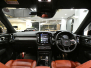 ボルボ XC40 XC40 T5 AWD ｲﾝｽｸﾘﾌﾟｼｮﾝ　☆1ｵｰﾅｰ 追ACC･LKA･ BLIS 赤革 ☆全席ﾋｰﾀｰ☆ｻﾝﾙｰﾌ ☆ｸﾘｽﾀﾙｼﾌﾄ ﾀｯﾁｽｸﾘｰﾝHDDﾅﾋﾞ harmank 全周囲ｶﾒﾗ ﾜｲﾔﾚｽCH LEDﾗｲﾄ ｵｰﾄﾃｰﾙｹﾞｰﾄ 19AW　2年保証