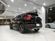 ボルボ XC40 XC40 T5 AWD ｲﾝｽｸﾘﾌﾟｼｮﾝ　☆1ｵｰﾅｰ 追ACC･LKA･ BLIS 赤革 ☆全席ﾋｰﾀｰ☆ｻﾝﾙｰﾌ ☆ｸﾘｽﾀﾙｼﾌﾄ ﾀｯﾁｽｸﾘｰﾝHDDﾅﾋﾞ harmank 全周囲ｶﾒﾗ ﾜｲﾔﾚｽCH LEDﾗｲﾄ ｵｰﾄﾃｰﾙｹﾞｰﾄ 19AW　2年保証