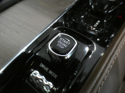ボルボ V90 V90 B6 AWD ｲﾝｽｸﾘﾌﾟｼｮﾝ　ｼﾃｨｾｰﾌ 追ACC･LKA･ LCMA ｽﾃｱﾋｰﾀｰ 茶革 全席ﾋｰﾀｰ ☆ﾊﾟﾉﾗﾏSR ﾀｯﾁｽｸﾘｰﾝHDDﾅﾋﾞTV ☆B&Wｻｳﾝﾄﾞ 全周ｶﾒﾗ PDC ﾍｯﾄﾞｱｯﾌﾟDSP ☆ｸﾘｽﾀﾙｼﾌﾄ LEDﾗｲﾄ 専用ｴｸｽﾃﾘｱ&19AW B6ｴﾝｼﾞﾝ +ﾓｰﾀｰ　2年保証
