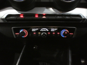 アウディ Q2 Q2 30TFSIｽﾎﾟｰﾂ ｱｼｽﾀﾝｽPKG　ADVｷｰ 追ACC ﾚｰﾝ&ｻｲﾄﾞｱｼｽﾄ 衝突軽減  ﾋｰﾀｰ MMIﾅﾋﾞ ﾊﾞｰﾁｬﾙCP TV ｽﾏｰﾄﾌｫﾝIF Bｶﾒﾗ PDC LEDﾗｲﾄ ｵｰﾄﾃｰﾙｹﾞｰﾄ 17AW 　2年保証