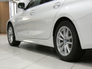 BMW 3シリーズ 320i ﾋﾟｭｱｴﾚｶﾞﾝｽ　☆首都圏限定100台 Dｱｼｽﾄ+ 追ACC ﾚｰﾝCHW 衝突軽減 茶革 ﾋｰﾀｰ  iﾄﾞﾗｲﾌﾞﾅﾋﾞ(第7世代ﾀｯﾁP対応) ﾜｲﾔﾚｽCH ☆TVﾁｭｰﾅｰ 全周囲ｶﾒﾗ PDC  LEDﾗｲﾄ ｵｰﾄﾄﾗﾝｸ 17AW　2年保証