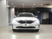 BMW 3シリーズ 320i ﾋﾟｭｱｴﾚｶﾞﾝｽ　☆首都圏限定100台 Dｱｼｽﾄ+ 追ACC ﾚｰﾝCHW 衝突軽減 茶革 ﾋｰﾀｰ  iﾄﾞﾗｲﾌﾞﾅﾋﾞ(第7世代ﾀｯﾁP対応) ﾜｲﾔﾚｽCH ☆TVﾁｭｰﾅｰ 全周囲ｶﾒﾗ PDC  LEDﾗｲﾄ ｵｰﾄﾄﾗﾝｸ 17AW　2年保証