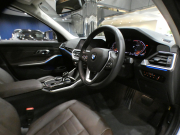 BMW 3シリーズ 320i ﾋﾟｭｱｴﾚｶﾞﾝｽ　☆首都圏限定100台 Dｱｼｽﾄ+ 追ACC ﾚｰﾝCHW 衝突軽減 茶革 ﾋｰﾀｰ  iﾄﾞﾗｲﾌﾞﾅﾋﾞ(第7世代ﾀｯﾁP対応) ﾜｲﾔﾚｽCH ☆TVﾁｭｰﾅｰ 全周囲ｶﾒﾗ PDC  LEDﾗｲﾄ ｵｰﾄﾄﾗﾝｸ 17AW　2年保証