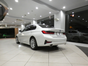 BMW 3シリーズ 320i ﾋﾟｭｱｴﾚｶﾞﾝｽ　☆首都圏限定100台 Dｱｼｽﾄ+ 追ACC ﾚｰﾝCHW 衝突軽減 茶革 ﾋｰﾀｰ  iﾄﾞﾗｲﾌﾞﾅﾋﾞ(第7世代ﾀｯﾁP対応) ﾜｲﾔﾚｽCH ☆TVﾁｭｰﾅｰ 全周囲ｶﾒﾗ PDC  LEDﾗｲﾄ ｵｰﾄﾄﾗﾝｸ 17AW　2年保証
