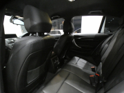BMW 1シリーズ M135i ﾊﾟｰｷﾝｸﾞｻﾎﾟｰﾄPKG　ｺﾝﾌｫA 黒革 ﾋｰﾀｰ iDriveﾅﾋﾞ(CIC) BTｵｰﾃﾞｨｵ ☆Bｶﾒﾗ Rｾﾝｻｰ ｷｾﾉﾝ 専用ｴｸｽﾃﾘｱ&18AW 326ps　2年保証