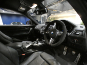 BMW Mシリーズ M2ｸｰﾍﾟ　☆後期 ｺﾝﾌｫA 黒革 ﾋｰﾀｰ ☆CS用ｱﾙｶﾝﾀﾗｽﾃｱﾘﾝｸﾞ ﾀｯﾁP対応iDriveﾅﾋﾞ ☆harman/k ☆TVﾁｭｰﾅｰ Bｶﾒﾗ PDC LEDﾗｲﾄ 専用ｴｸｽﾃﾘｱ&19AW 370ps　2年保証