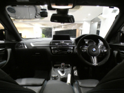 BMW Mシリーズ M2ｸｰﾍﾟ　☆後期 ｺﾝﾌｫA 黒革 ﾋｰﾀｰ ☆CS用ｱﾙｶﾝﾀﾗｽﾃｱﾘﾝｸﾞ ﾀｯﾁP対応iDriveﾅﾋﾞ ☆harman/k ☆TVﾁｭｰﾅｰ Bｶﾒﾗ PDC LEDﾗｲﾄ 専用ｴｸｽﾃﾘｱ&19AW 370ps　2年保証
