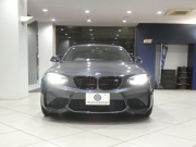 BMW Mシリーズ M2ｸｰﾍﾟ　☆後期 ｺﾝﾌｫA 黒革 ﾋｰﾀｰ ☆CS用ｱﾙｶﾝﾀﾗｽﾃｱﾘﾝｸﾞ ﾀｯﾁP対応iDriveﾅﾋﾞ ☆harman/k ☆TVﾁｭｰﾅｰ Bｶﾒﾗ PDC LEDﾗｲﾄ 専用ｴｸｽﾃﾘｱ&19AW 370ps　2年保証