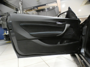 BMW Mシリーズ M2ｸｰﾍﾟ　☆後期 ｺﾝﾌｫA 黒革 ﾋｰﾀｰ ☆CS用ｱﾙｶﾝﾀﾗｽﾃｱﾘﾝｸﾞ ﾀｯﾁP対応iDriveﾅﾋﾞ ☆harman/k ☆TVﾁｭｰﾅｰ Bｶﾒﾗ PDC LEDﾗｲﾄ 専用ｴｸｽﾃﾘｱ&19AW 370ps　2年保証