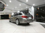 BMW 3シリーズ 320i XDriveﾂｰﾘﾝｸﾞ ﾗｸﾞｼﾞｭｱﾘｰ　後期 追ACC ﾚｰﾝCHW 衝突軽減 ☆ﾍｯﾄﾞｱｯﾌﾟDSP ﾍﾞｰｼﾞｭ革 ﾋｰﾀｰ ﾀｯﾁP対応iﾄﾞﾗｲﾌﾞﾅﾋﾞ(第6世代) ☆ﾄｯﾌﾟ･ｻｲﾄﾞﾋﾞｭｰｶﾒﾗ PDC ☆TVﾁｭｰﾅｰ LEDﾗｲﾄ&ﾃｰﾙﾗﾝﾌﾟ ｵｰﾄﾃｰﾙｹﾞｰﾄ　2年保証
