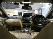 BMW 3シリーズ 320i XDriveﾂｰﾘﾝｸﾞ ﾗｸﾞｼﾞｭｱﾘｰ　後期 追ACC ﾚｰﾝCHW 衝突軽減 ☆ﾍｯﾄﾞｱｯﾌﾟDSP ﾍﾞｰｼﾞｭ革 ﾋｰﾀｰ ﾀｯﾁP対応iﾄﾞﾗｲﾌﾞﾅﾋﾞ(第6世代) ☆ﾄｯﾌﾟ･ｻｲﾄﾞﾋﾞｭｰｶﾒﾗ PDC ☆TVﾁｭｰﾅｰ LEDﾗｲﾄ&ﾃｰﾙﾗﾝﾌﾟ ｵｰﾄﾃｰﾙｹﾞｰﾄ　2年保証