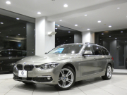 BMW 3シリーズ 320i XDriveﾂｰﾘﾝｸﾞ ﾗｸﾞｼﾞｭｱﾘｰ　後期 追ACC ﾚｰﾝCHW 衝突軽減 ☆ﾍｯﾄﾞｱｯﾌﾟDSP ﾍﾞｰｼﾞｭ革 ﾋｰﾀｰ ﾀｯﾁP対応iﾄﾞﾗｲﾌﾞﾅﾋﾞ(第6世代) ☆ﾄｯﾌﾟ･ｻｲﾄﾞﾋﾞｭｰｶﾒﾗ PDC ☆TVﾁｭｰﾅｰ LEDﾗｲﾄ&ﾃｰﾙﾗﾝﾌﾟ ｵｰﾄﾃｰﾙｹﾞｰﾄ　2年保証