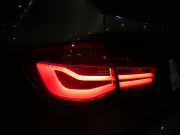 BMW 3シリーズ 320i XDriveﾂｰﾘﾝｸﾞ ﾗｸﾞｼﾞｭｱﾘｰ　後期 追ACC ﾚｰﾝCHW 衝突軽減 ☆ﾍｯﾄﾞｱｯﾌﾟDSP ﾍﾞｰｼﾞｭ革 ﾋｰﾀｰ ﾀｯﾁP対応iﾄﾞﾗｲﾌﾞﾅﾋﾞ(第6世代) ☆ﾄｯﾌﾟ･ｻｲﾄﾞﾋﾞｭｰｶﾒﾗ PDC ☆TVﾁｭｰﾅｰ LEDﾗｲﾄ&ﾃｰﾙﾗﾝﾌﾟ ｵｰﾄﾃｰﾙｹﾞｰﾄ　2年保証