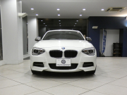 BMW 1シリーズ M135i 　ｺﾝﾌｫA ☆赤革 ﾋｰﾀｰ iDriveﾅﾋﾞ(CIC) BTｵｰﾃﾞｨｵ ☆Bｶﾒﾗ ｷｾﾉﾝ 専用ｴｸｽﾃﾘｱ&18AW 326ps　2年保証