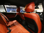 BMW 1シリーズ M135i 　ｺﾝﾌｫA ☆赤革 ﾋｰﾀｰ iDriveﾅﾋﾞ(CIC) BTｵｰﾃﾞｨｵ ☆Bｶﾒﾗ ｷｾﾉﾝ 専用ｴｸｽﾃﾘｱ&18AW 326ps　2年保証