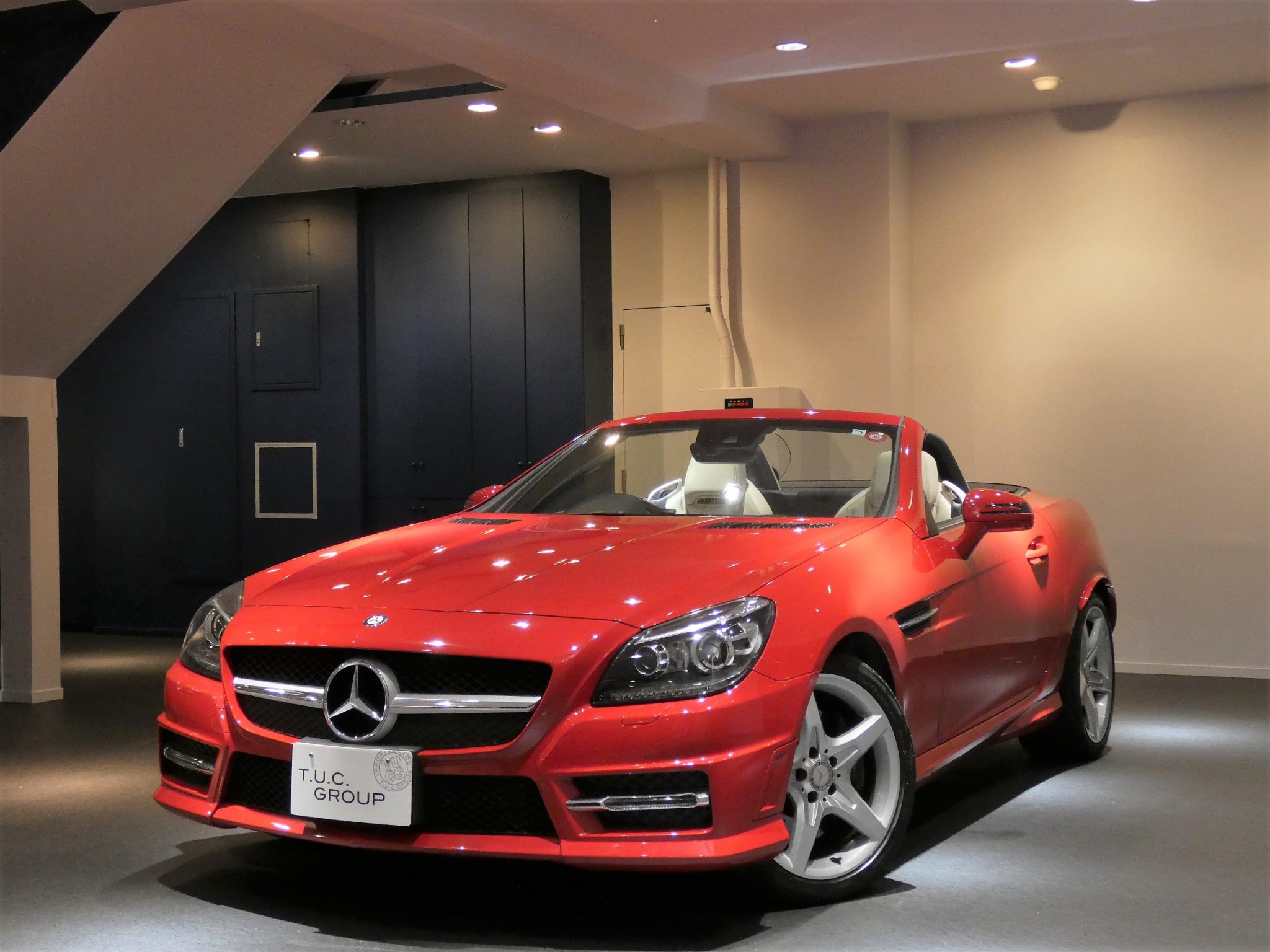 ２０１６年ｍ ベンツ ｓｌｋ２００ ｍｔ ａｍｇスポーツパッケージ 赤 ２９８万円入庫 輸入車専門 T U C Group横浜港南店